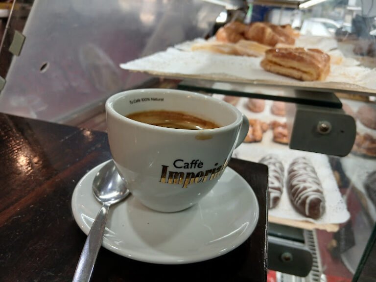 +KFÉ, bar o restaurante en Bormujos, Sevilla