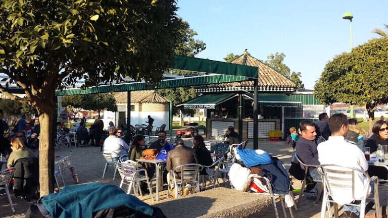 Kiosko Los Pinos, bar o restaurante en Montequinto, Dos Hermanas, Sevilla