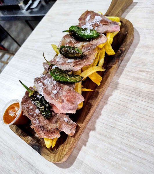 LA LOLA (Abacería y Tapas), bar o restaurante en Salteras, Sevilla