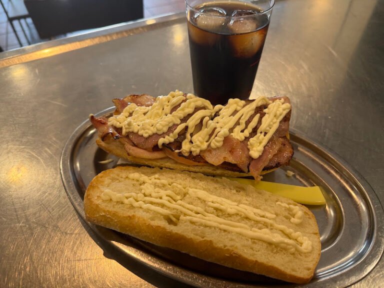 La mala juntiña, bar o restaurante en Palmete, Sevilla