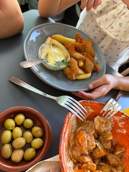 La Oficina de Rojas, bar o restaurante en Palmete, Sevilla