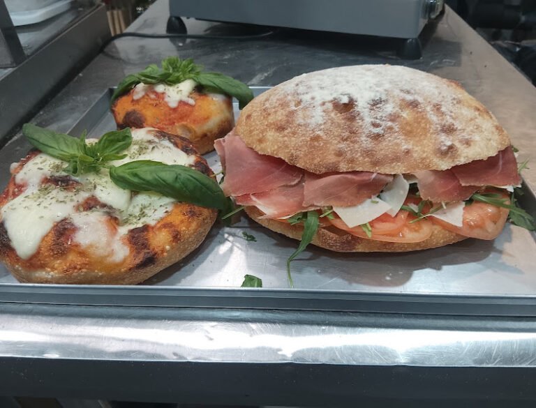 La Teglia – Pizza Al Taglio, bar o restaurante en Mairena del Aljarafe, Sevilla