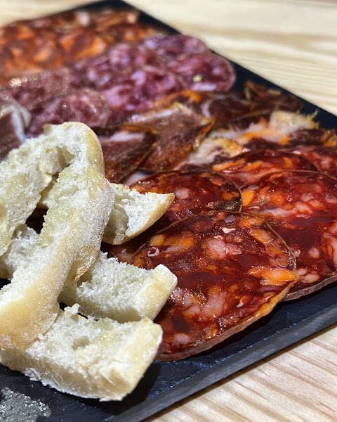 La Tragedia Abacería, bar o restaurante en Montequinto, Dos Hermanas, Sevilla