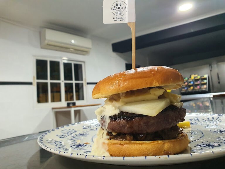 LARA’s Gourmet, bar o restaurante en Utrera, Sevilla