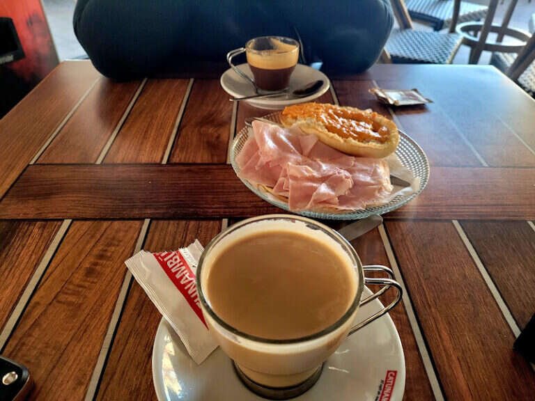 MALOTTA, bar o restaurante en Palomares del Río, Sevilla