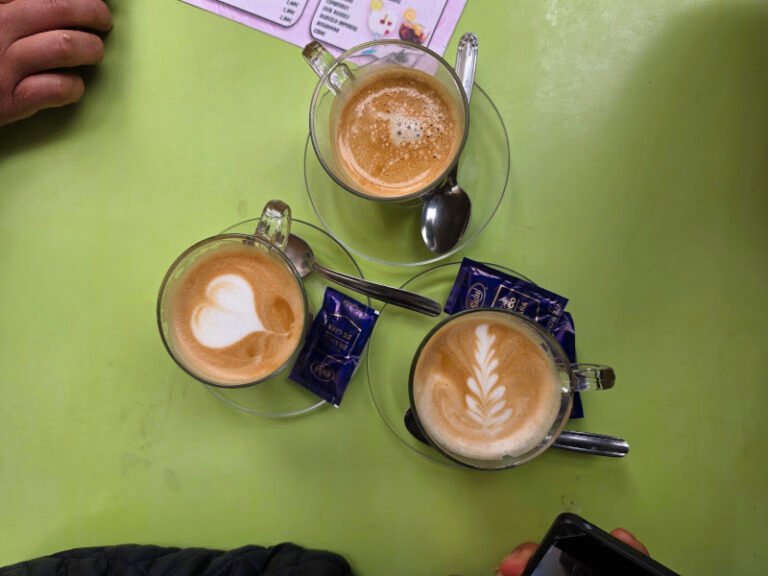 Ohana coffee, bar o restaurante en Sevilla