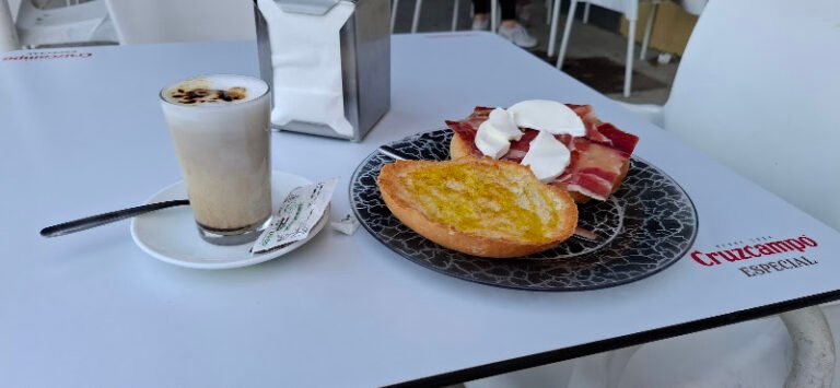 Ohana Coffee Snack, bar o restaurante en Dos Hermanas, Sevilla
