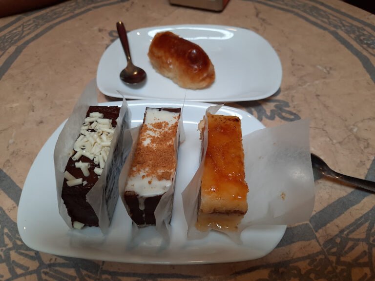 Pastelería La Centenaria S.C., bar o restaurante en Alcalá de Guadaíra, Sevilla