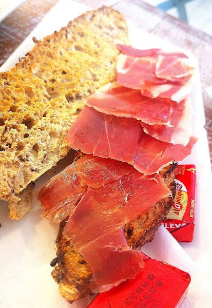 Queens Coffee & Bakery, bar o restaurante en Alcalá de Guadaíra, Sevilla