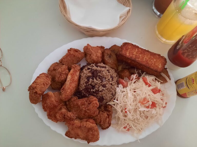 Restaurante Latino, bar o restaurante en Macarena, Sevilla
