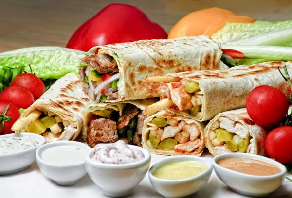 Sultan Kebab Pizzeria «Halal حلال», bar o restaurante en Sevilla