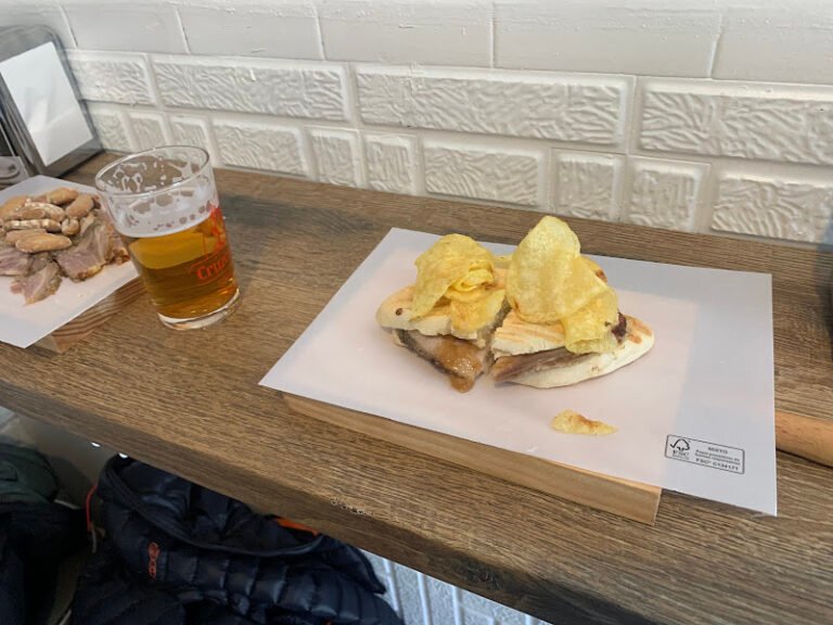 Taberna Arqueros, bar o restaurante en Los Remedios, Sevilla