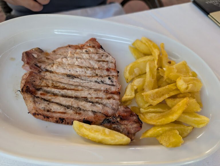 Terraza Gadafi, bar o restaurante en Bollullos de la Mitación, Sevilla