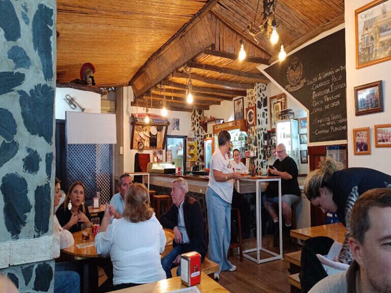 Tertulia cofrade La Madrugá, bar o restaurante en Los Palacios y Villafranca, Sevilla
