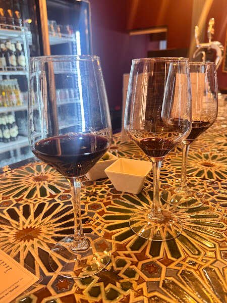 VinumPlay – Taste & Shop (Sevilla), bar o restaurante en Los Remedios, Sevilla