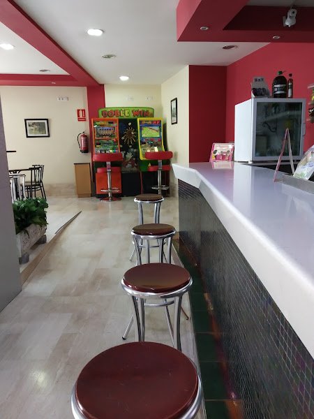Yenaz Cafetería, bar o restaurante en Dos Hermanas, Sevilla